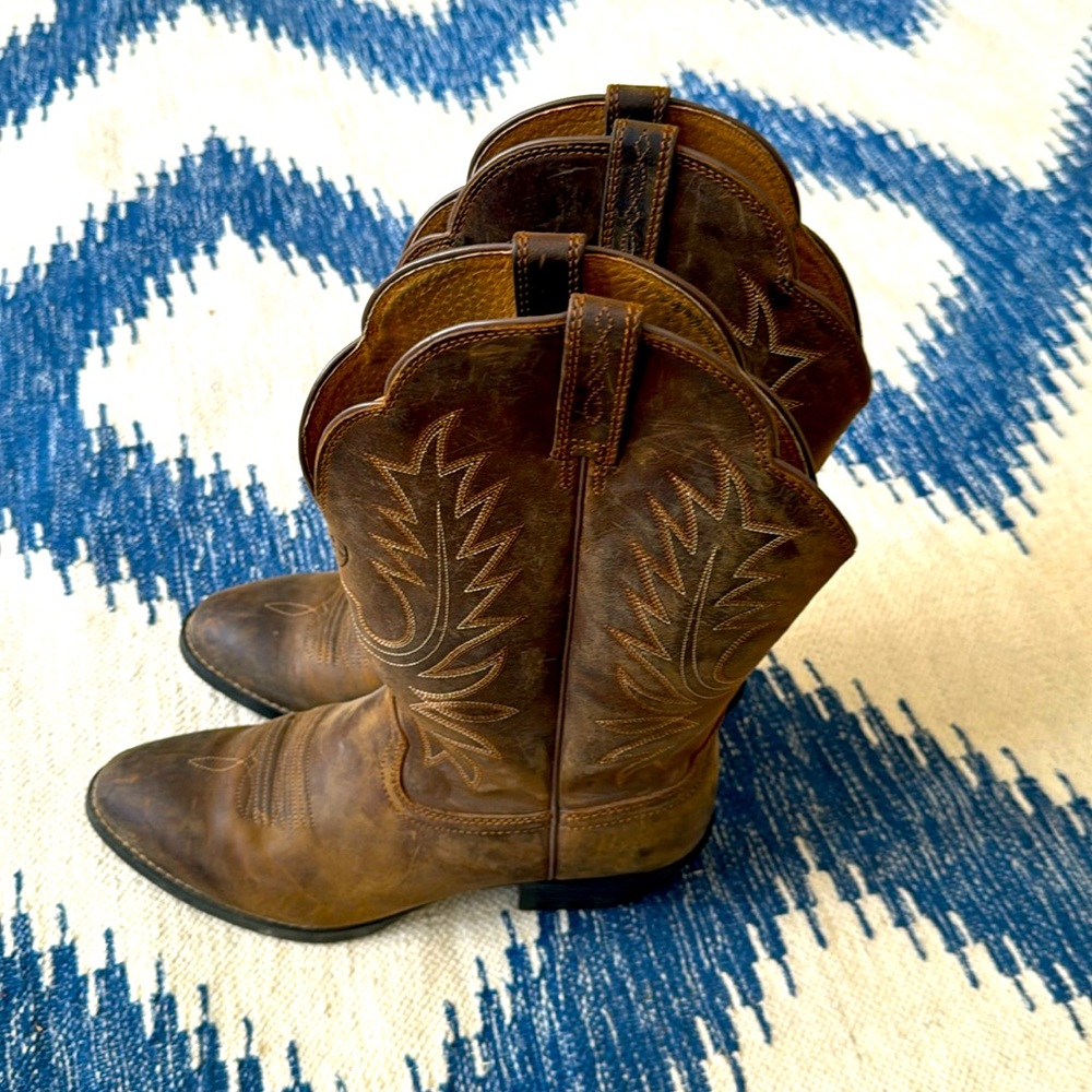 Ariat Women’s Heritage R Toe Western Cowboy Boot size 8.5C